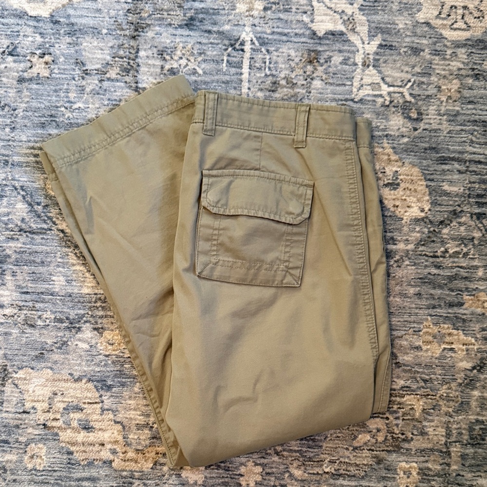 GAP Women's Cargo Pants in Olive